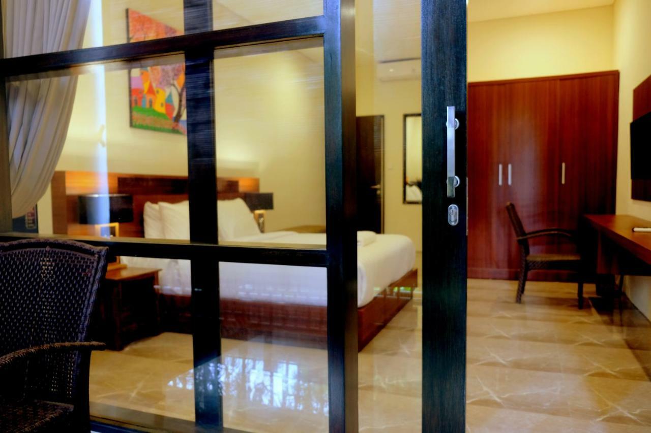 Hotel The New Moon Seminyak Extérieur photo