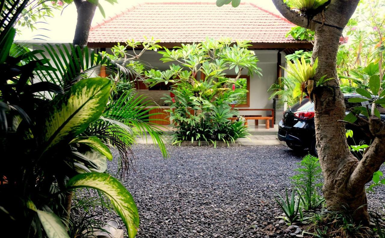 Hotel The New Moon Seminyak Extérieur photo